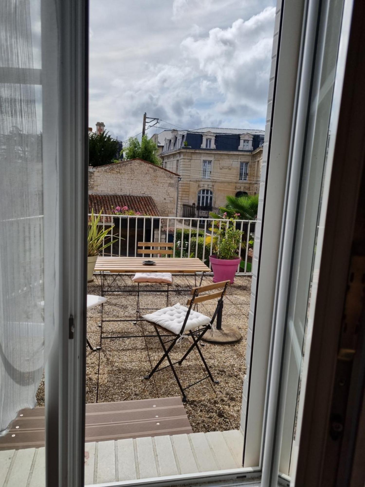 La Maison De Venus Lucon Luaran gambar