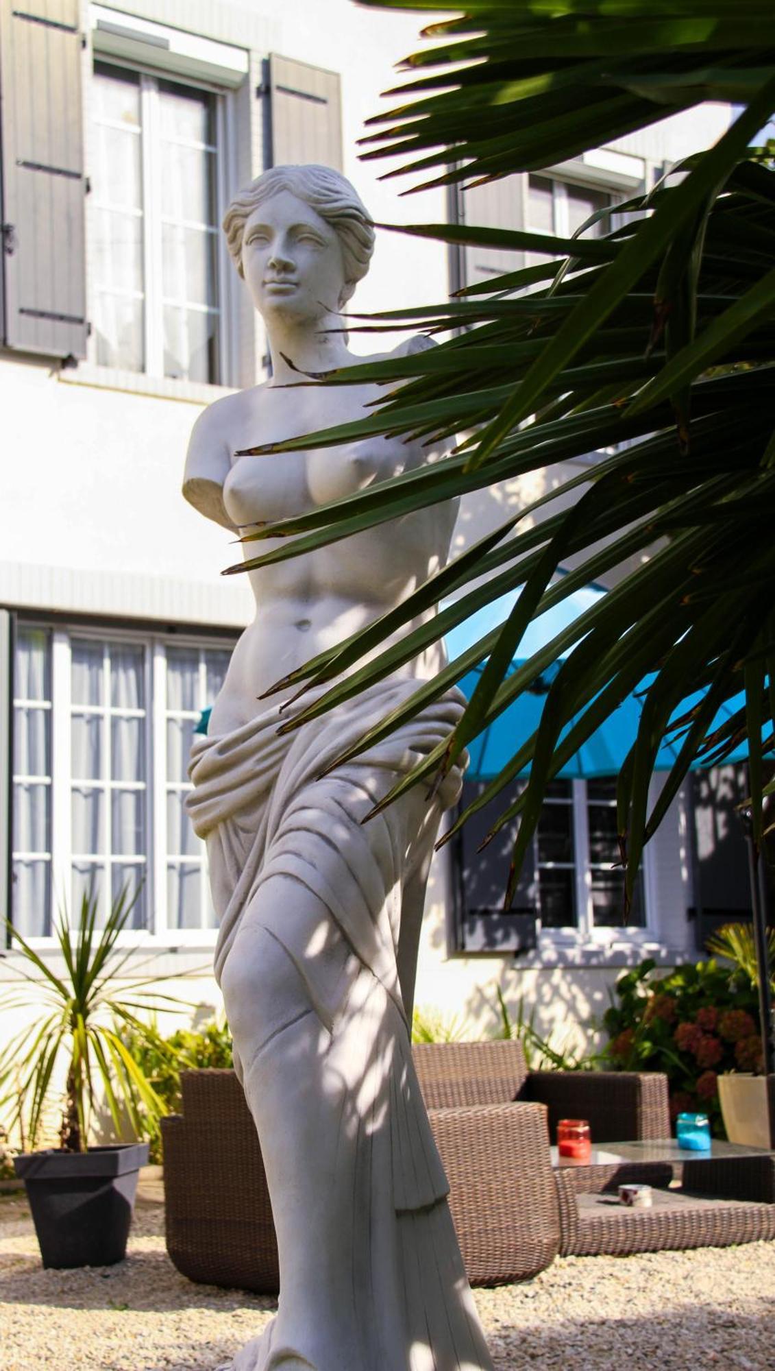 La Maison De Venus Lucon Luaran gambar