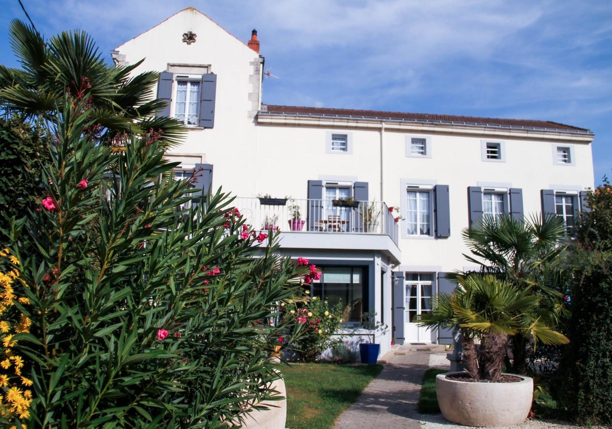La Maison De Venus Lucon Luaran gambar
